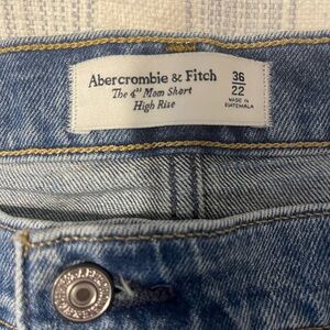 Abercrombie & Fitch 4” Mom Jean shorts